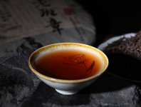 2008年的老班章普洱茶餅生茶缺了一塊值錢嗎？
